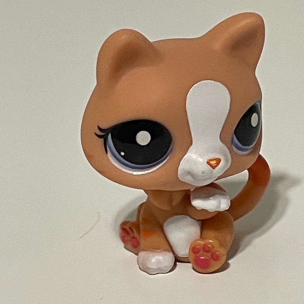 Littlest Pet Shop 2095 LPS Authentic Tokyo Cat Orange White Striped Blue Eyes